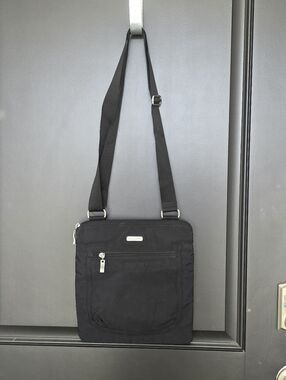Baggallini Women's Pocket Slim Crossbody Messenger Bag Black